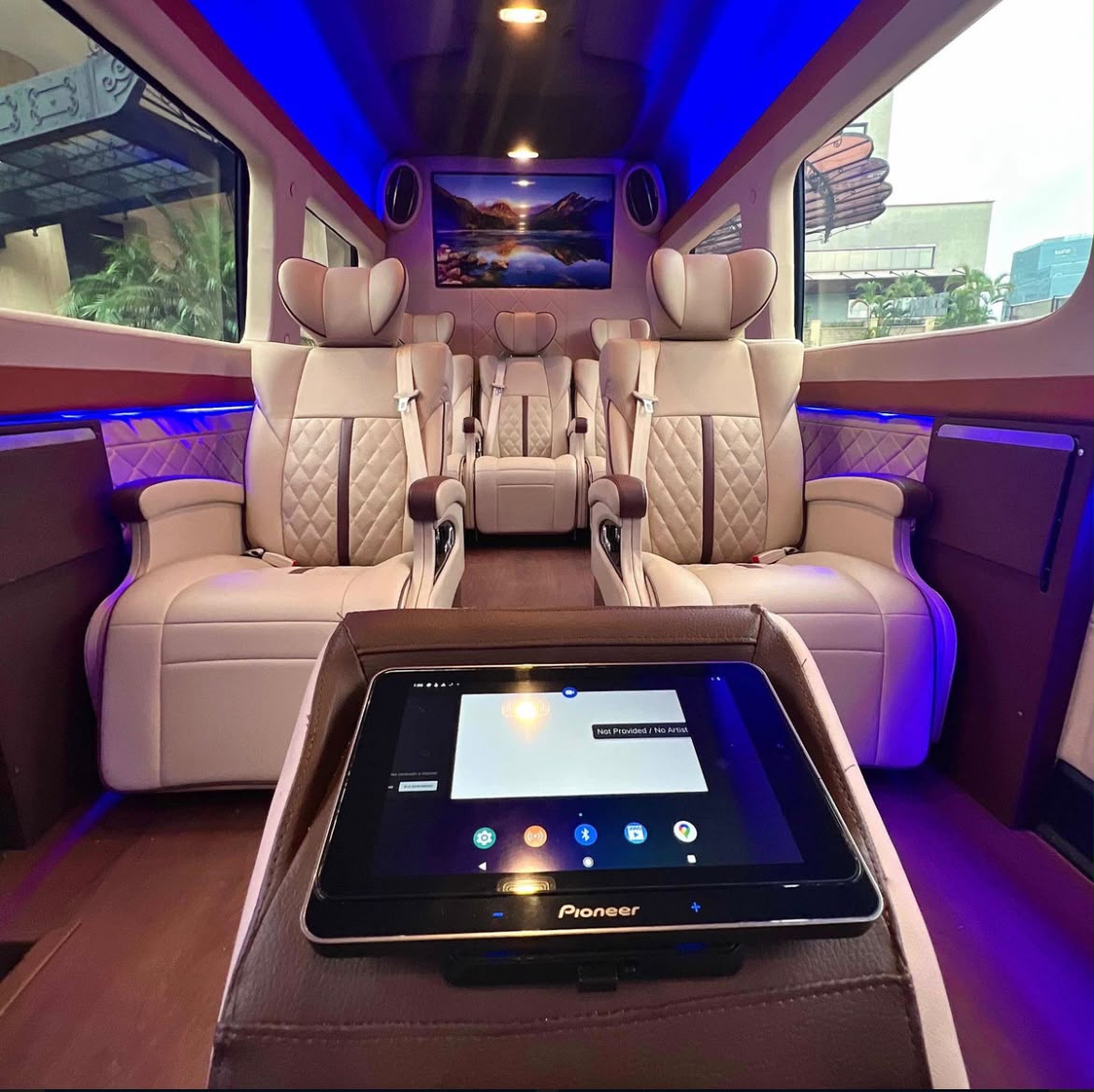 Interior de lujo Sprinter ejecutiva Tuvan